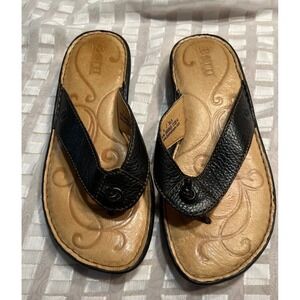 Born Black Pebbled Leather Thong Sandal Size 6